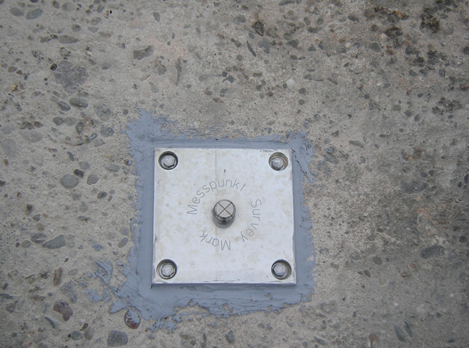 Fixed point for tripod, prism and total station