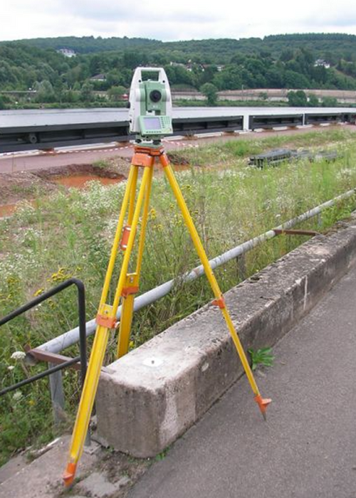 Fixed point for tripod, prism and total station