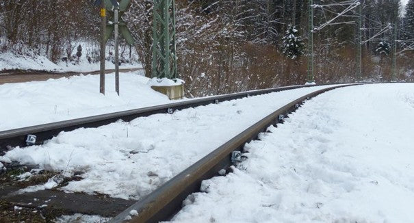 Prisma för spårövervakning och stålkonstruktion med magnet