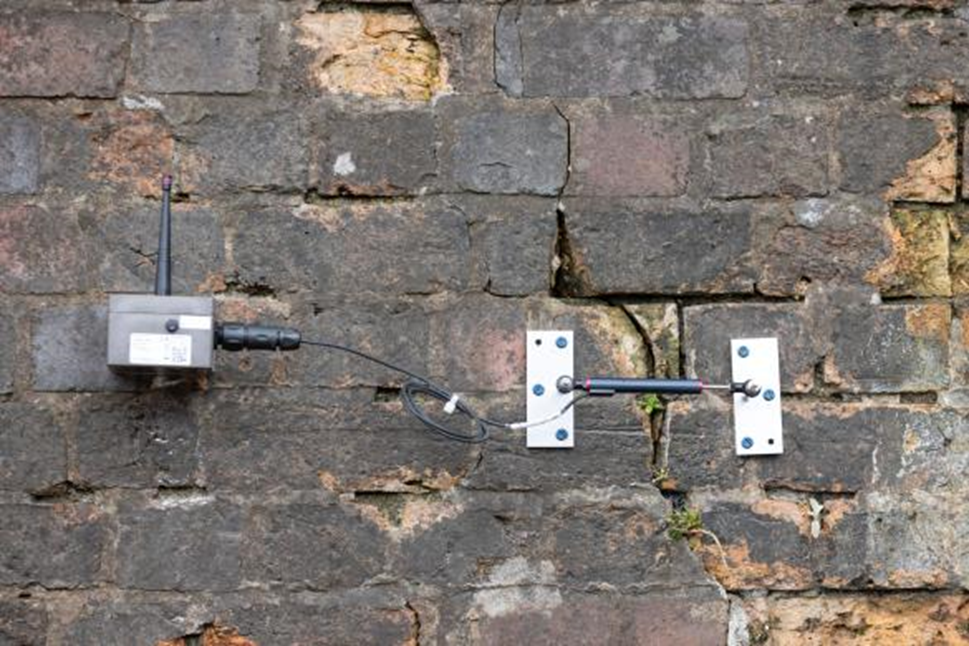 Crack sensor